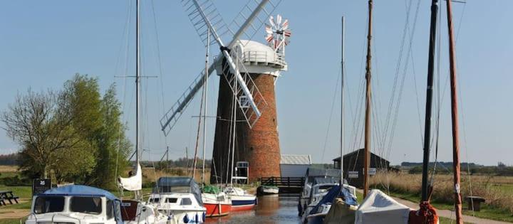 Fabulous 2 Bedroom Dog Friendly Chalet 5 Min Walk To Beach, Nr Gt Yarmouth & Norfolk Broads Scratby Exterior photo